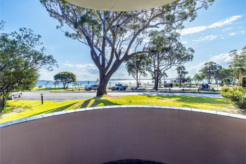 Columbia 1 12 Columbia Close large unit with fantastic water views - image 15