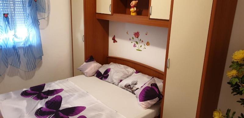 One-Bedroom Apartment with Terrace image 4