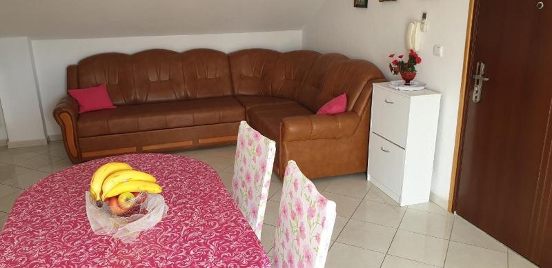 One-Bedroom Apartment with Terrace and Sea View image 1