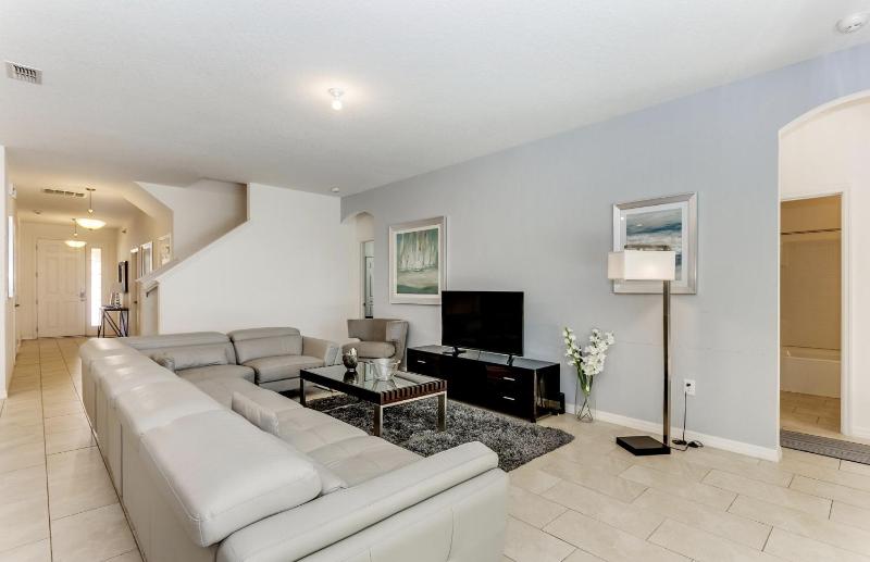 Beautiful 9 bedroom pool home located in the Solterra Resort! home - image 26