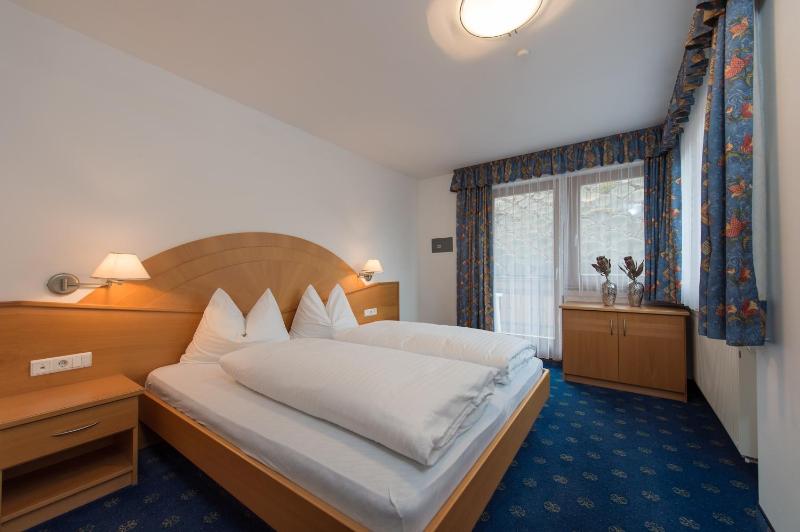 Double Room image 1