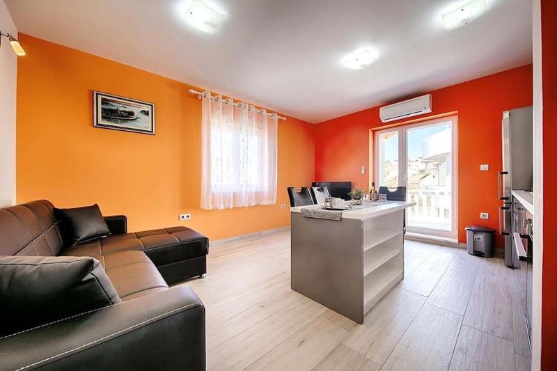 One-Bedroom Apartment with Terrace and Sea View image 1