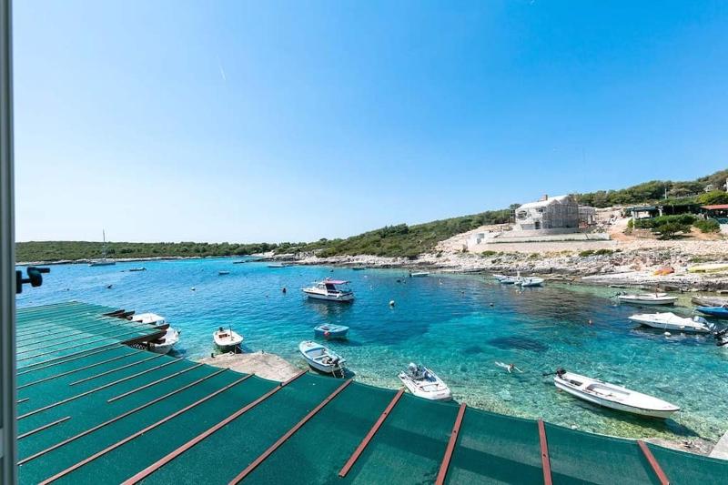 One-Bedroom Apartment with Terrace and Sea View image 3