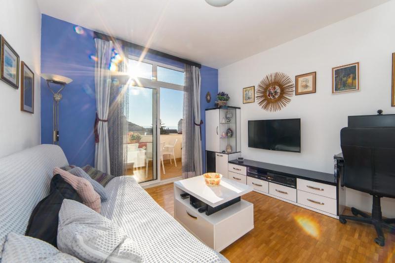 Two-Bedroom Apartment with Balcony and Sea View image 1