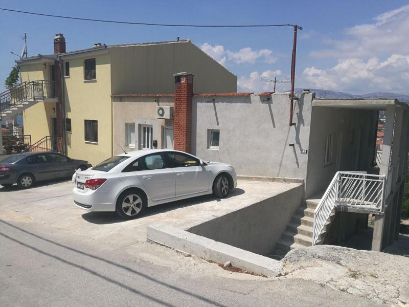 Apartments with a parking space Podstrana Split - 15377 - image 1