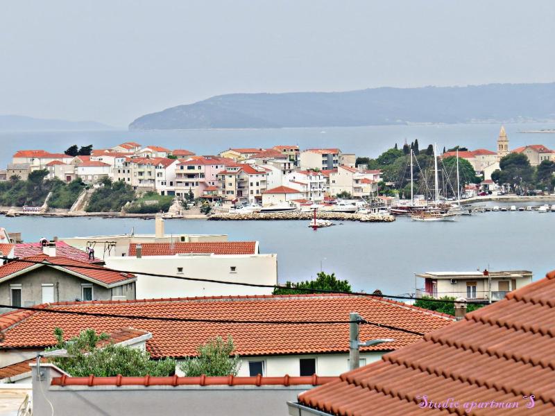 Apartments with a parking space Podstrana Split - 15377 - image 12