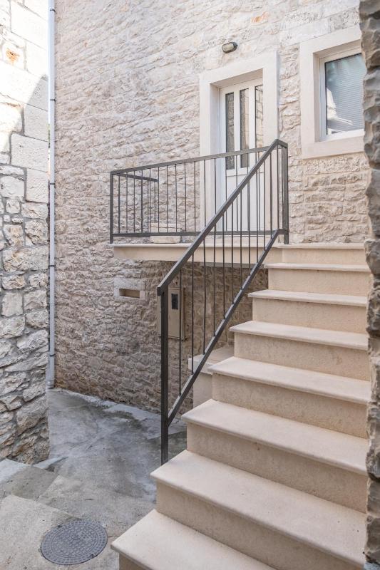 Two-Bedroom Apartment with Balcony and Sea View image 3