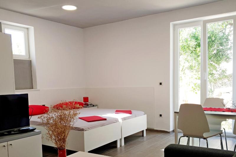 Apartments by the sea Hvar - 15401 - image 3