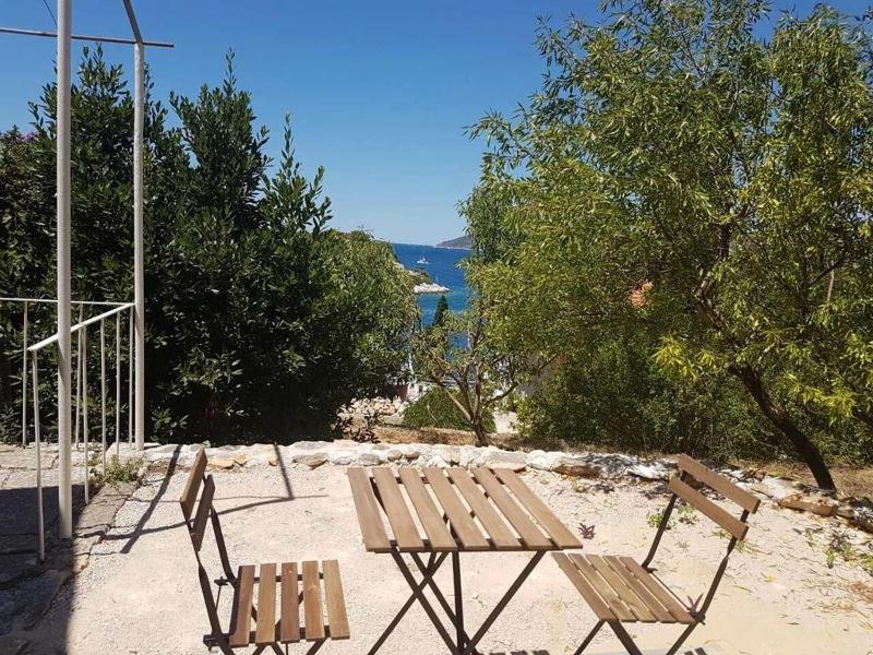 Apartments by the sea Hvar - 15401 - image 16