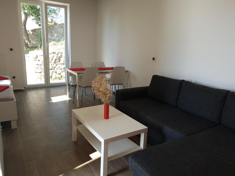 Apartments by the sea Hvar - 15401 - image 7