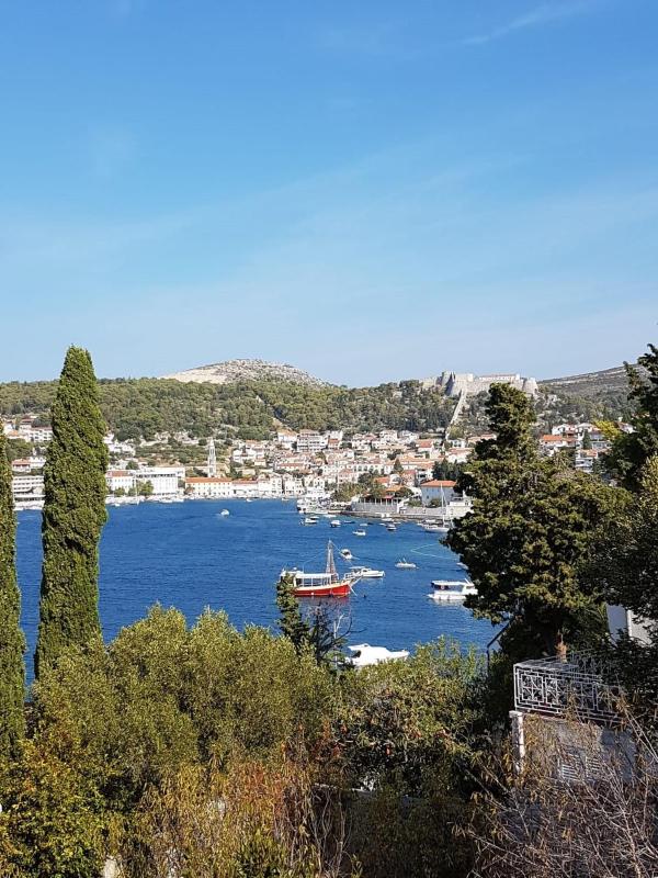 Apartments by the sea Hvar - 15401 - image 19