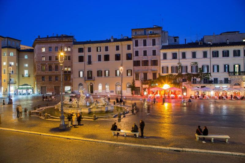 Deluxe Double Room with Balcony image 2