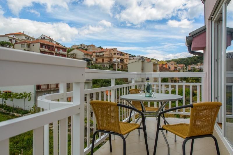 One-Bedroom Apartment with Balcony and Sea View image 3