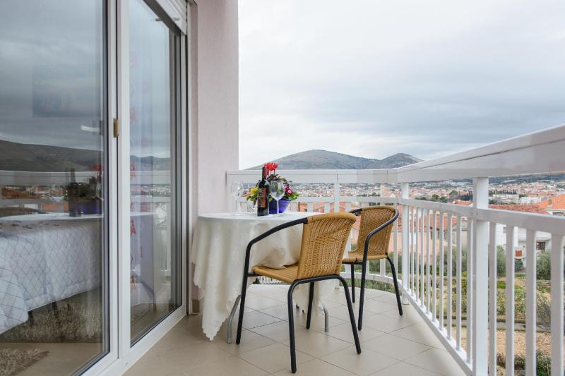 Studio with Balcony and Sea View image 3