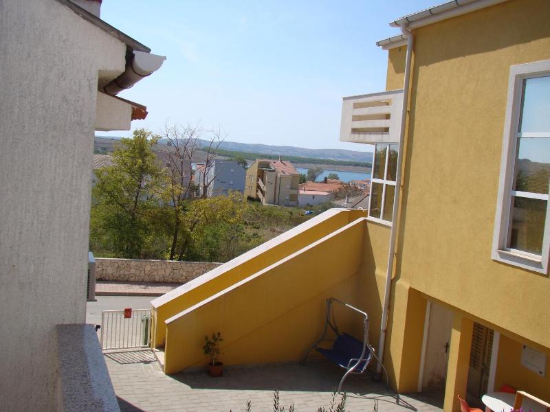 One-Bedroom Apartment with Terrace and Sea View image 3