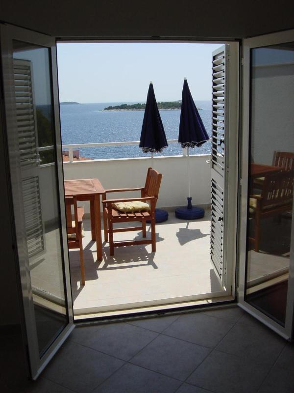 One-Bedroom Apartment with Terrace and Sea View image 3