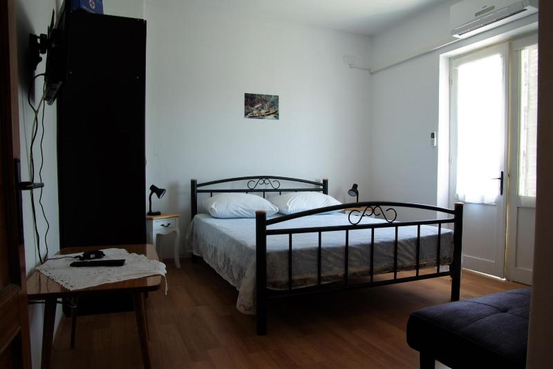 Studio with Balcony and Sea View image 1