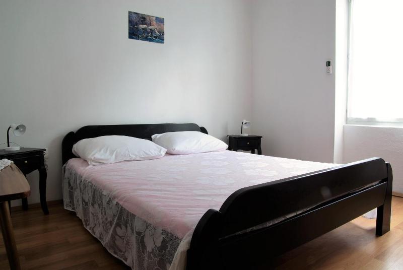 One-Bedroom Apartment with Balcony and Sea View image 1