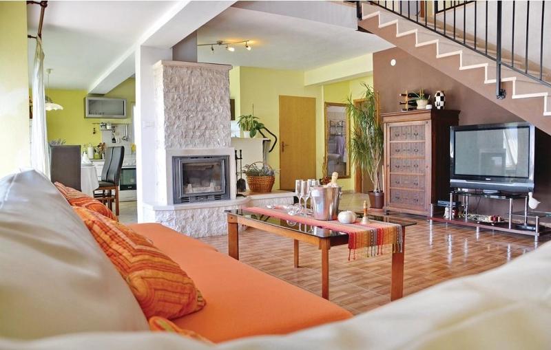Three-Bedroom Holiday Home  image 1