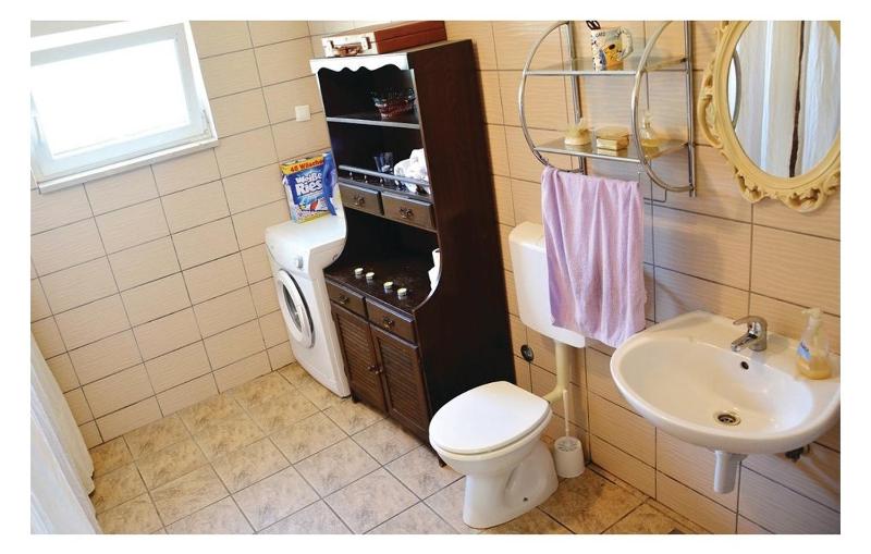 Three-Bedroom Holiday Home  image 4