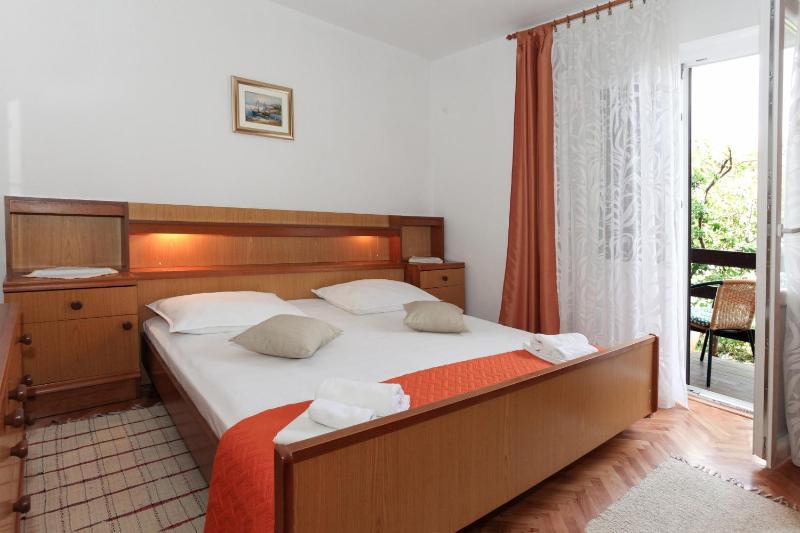 Apartments with parking space Pag - 16016 - image 25