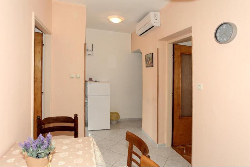 Apartments with parking space Pag - 16016 - image 24