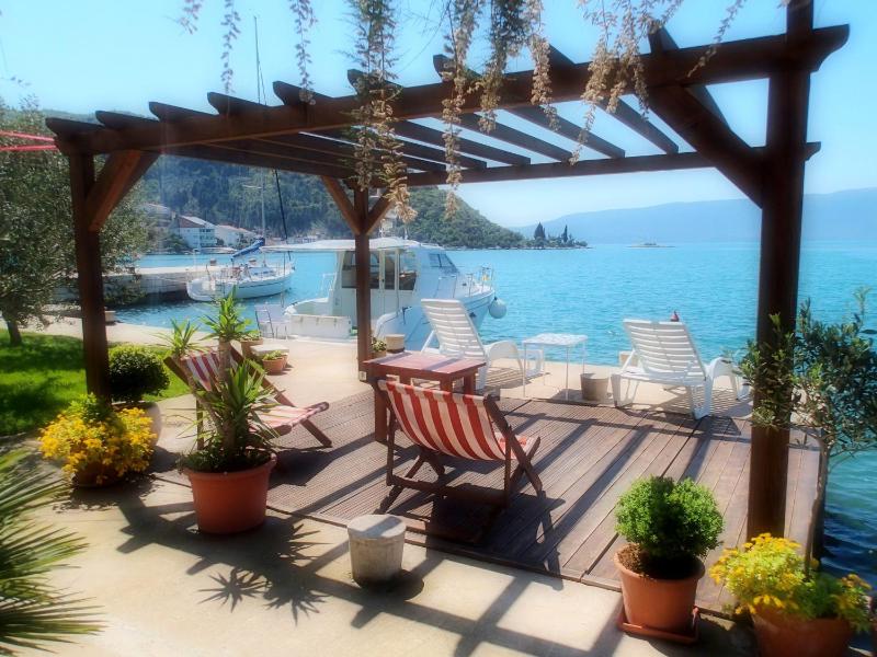One-Bedroom Apartment with Terrace and Sea View image 2