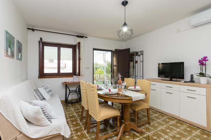 Two-Bedroom Apartment with Terrace image 4