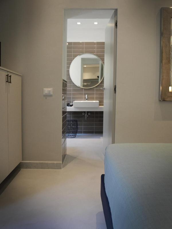 Double Room image 2