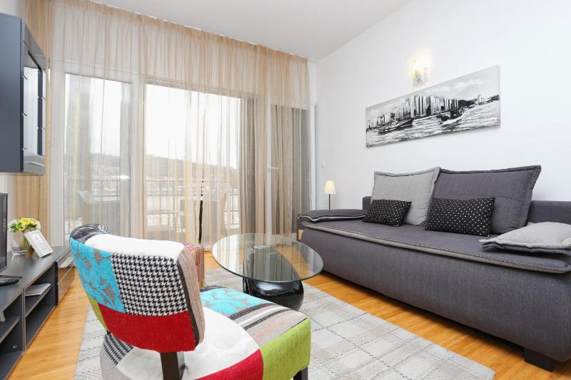 Two-Bedroom Apartment with Terrace and Sea View image 1