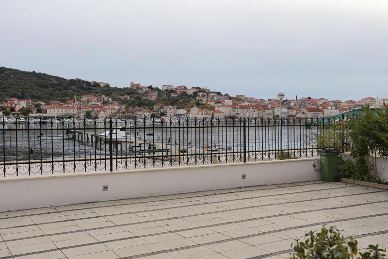Two-Bedroom Apartment with Terrace and Sea View image 3