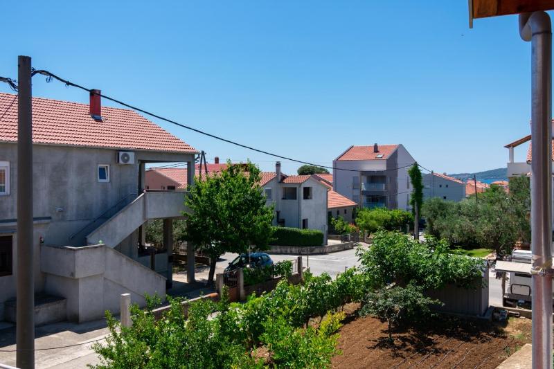 Three-Bedroom Apartment with Terrace and Sea View image 4