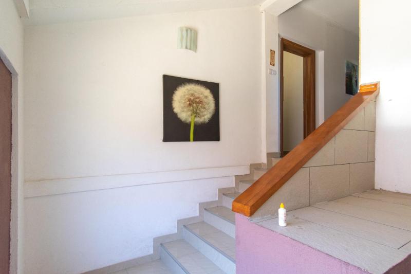 Three-Bedroom Apartment with Terrace and Sea View image 3