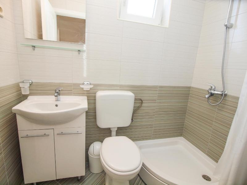 One-Bedroom Apartment with Balcony and Sea View image 4