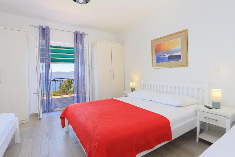 Two-Bedroom Apartment with Terrace and Sea View image 1