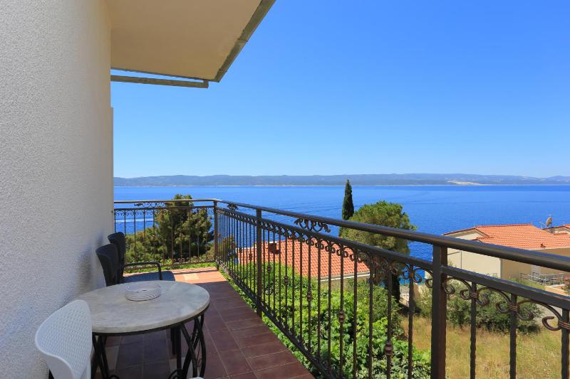 Two-Bedroom Apartment with Terrace and Sea View image 3