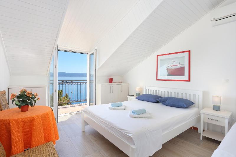One-Bedroom Apartment with Balcony and Sea View image 1