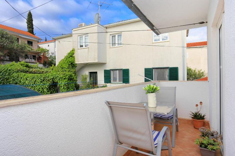 Two-Bedroom Apartment with Balcony and Sea View image 4