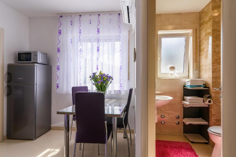 One-Bedroom Apartment with Balcony and Sea View image 4
