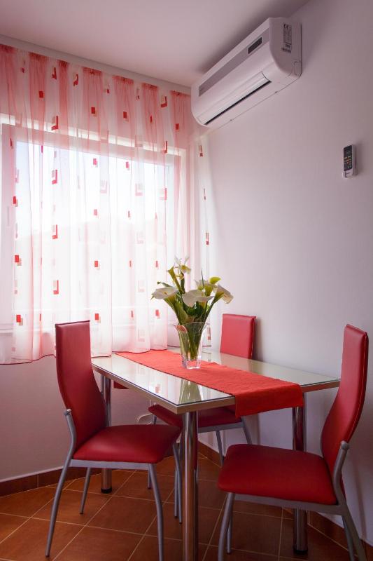 One-Bedroom Apartment with Balcony and Sea View image 4