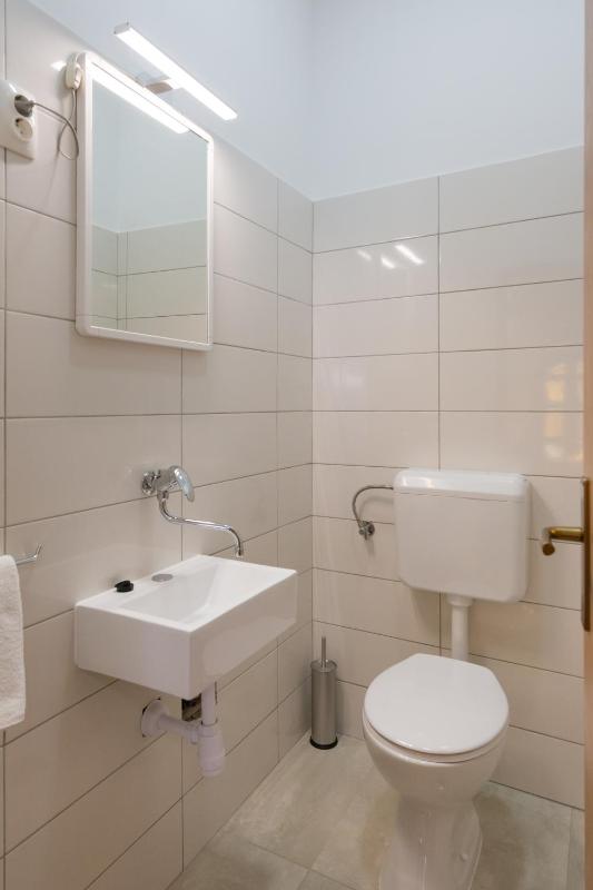 One-Bedroom Apartment image 4