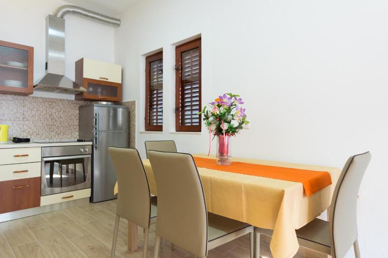 One-Bedroom Apartment image 2
