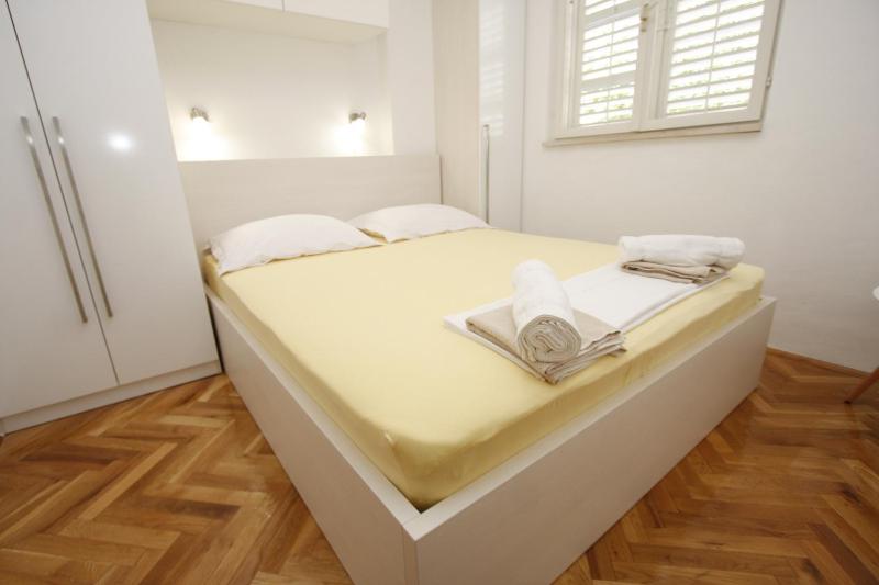 Apartments by the sea Makarska - 15840 - image 3