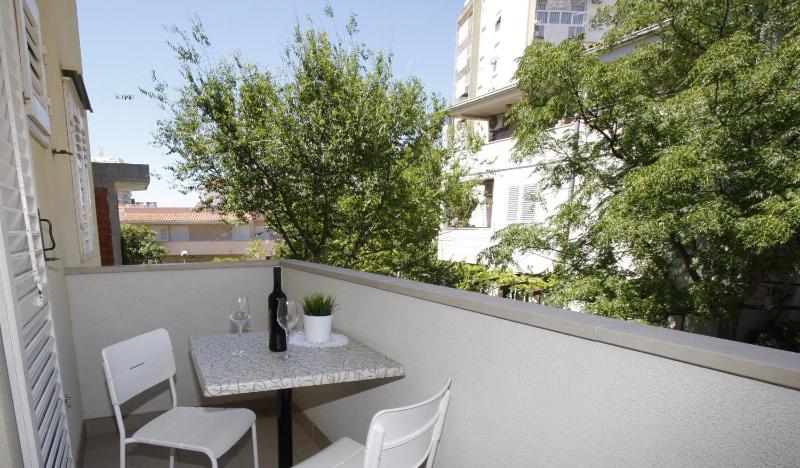 Apartments by the sea Makarska - 15840 - image 10
