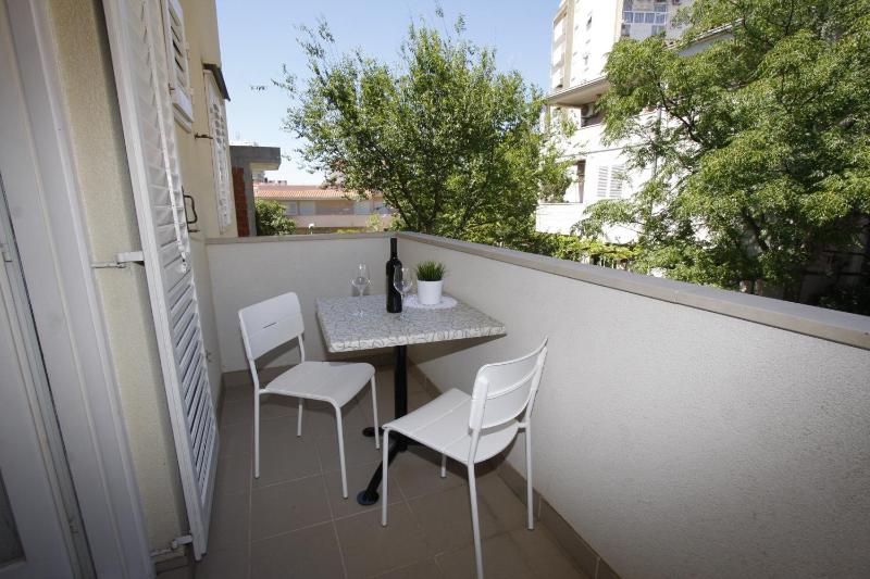 Apartments by the sea Makarska - 15840 - image 4