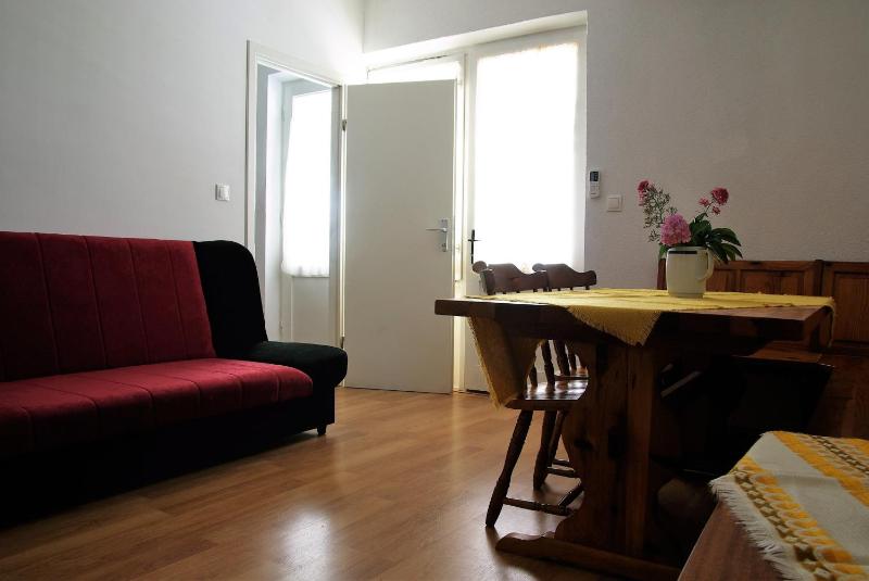 One-Bedroom Apartment with Balcony and Sea View image 4