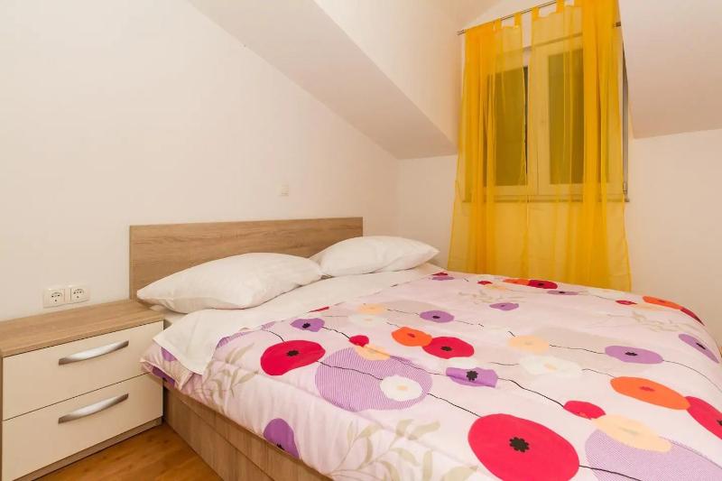 Apartments by the sea Vodice - 16249 - image 3