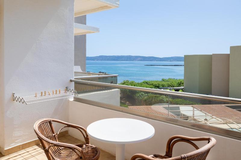 Two-Bedroom Family Room with Side Sea View image 2