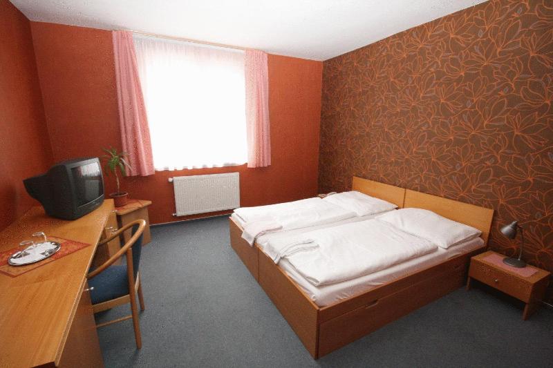 Double or Twin Room image 3