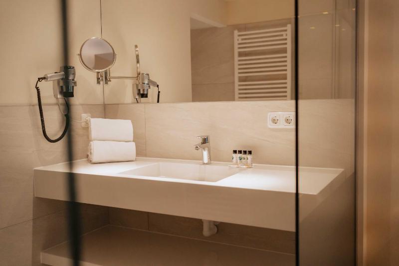 Deluxe Double Room image 4